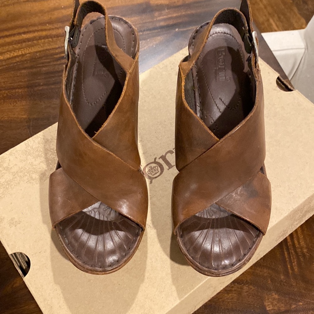 Never Worn! Born Emmy Brown Women’s Sandals in Whiskey Brown USA 8/Euro 39